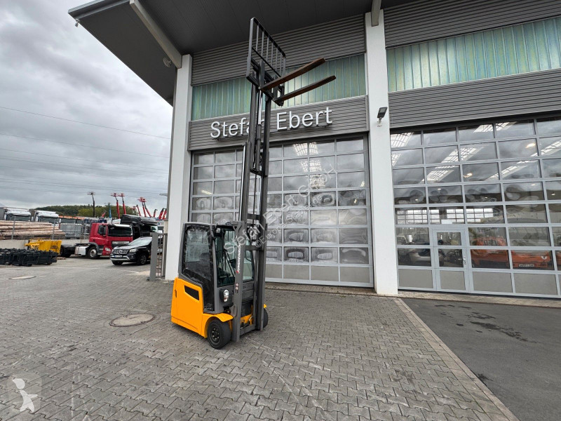 رافعة شوكية Jungheinrich EFG 215 / Triplex:...
