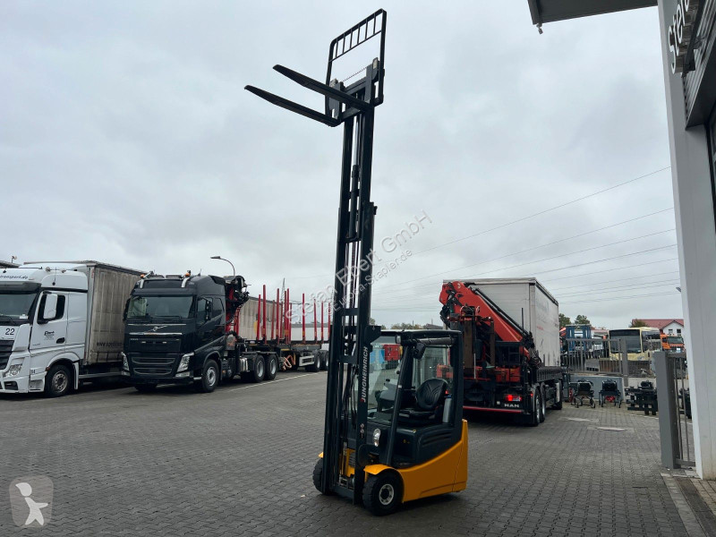 رافعة شوكية Jungheinrich EFG 215 / Triplex:...