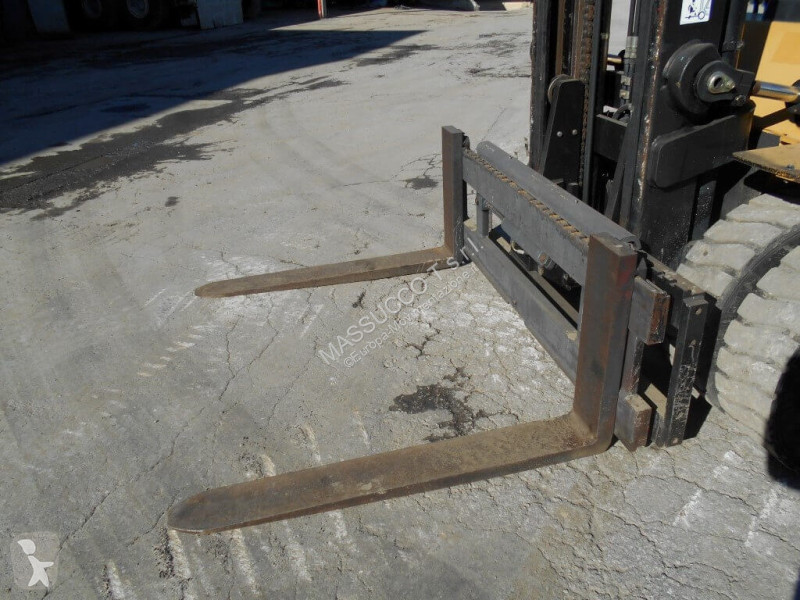 رافعة شوكية Caterpillar DP40KL
