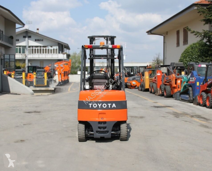 رافعة شوكية Toyota