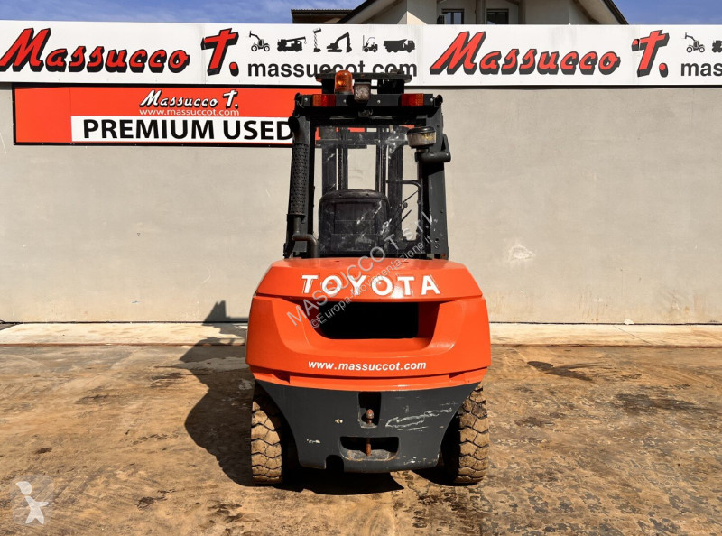 رافعة شوكية Toyota 7FD 40