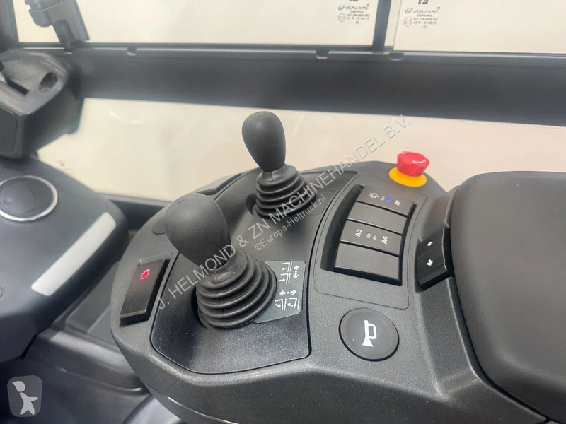 Teleskopický manipulátor Linde 1252  HL01