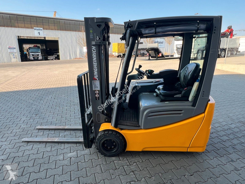 رافعة شوكية Jungheinrich EFG 218 / Triplex...