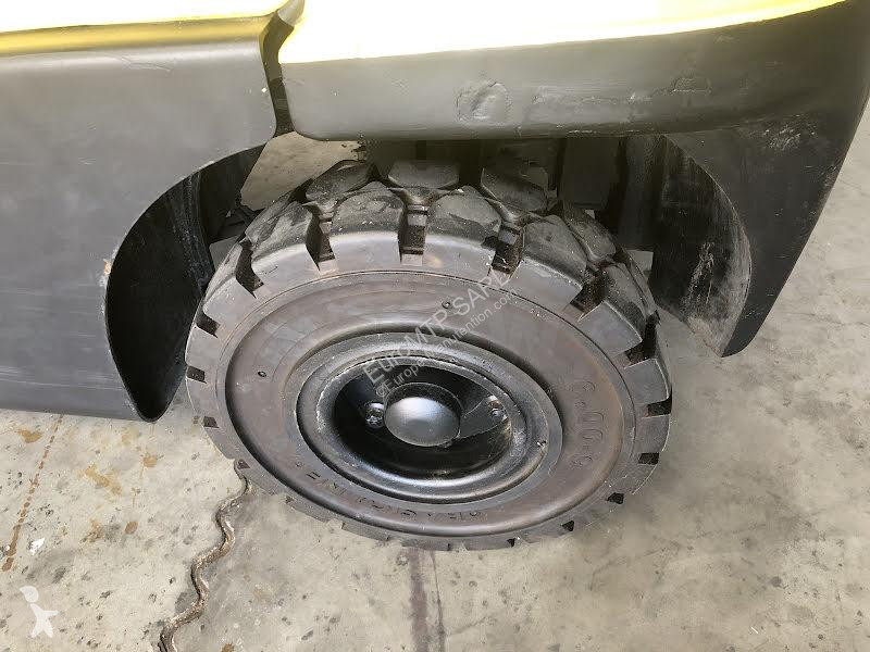رافعة شوكية Hyster