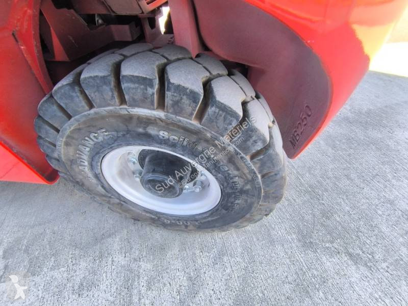 رافعة شوكية Manitou