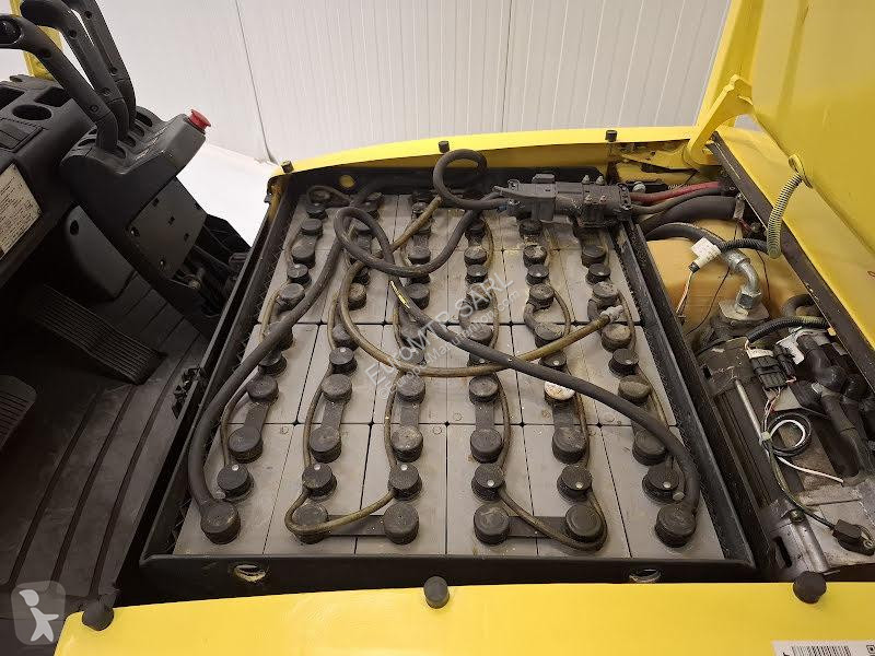 رافعة شوكية Hyster