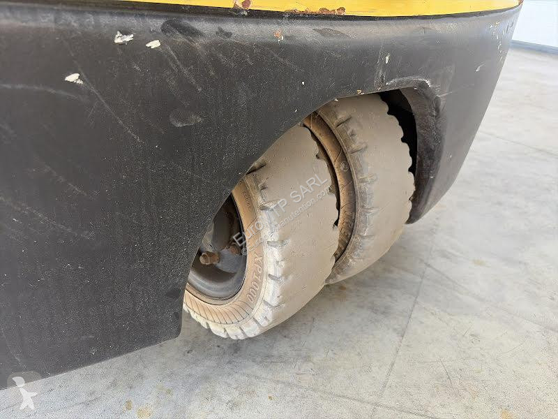 رافعة شوكية Hyster