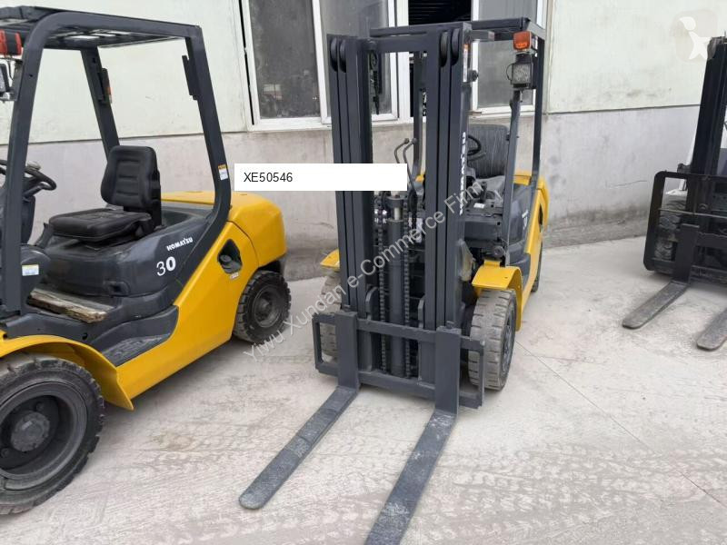 Teleskopický manipulátor Komatsu FD30