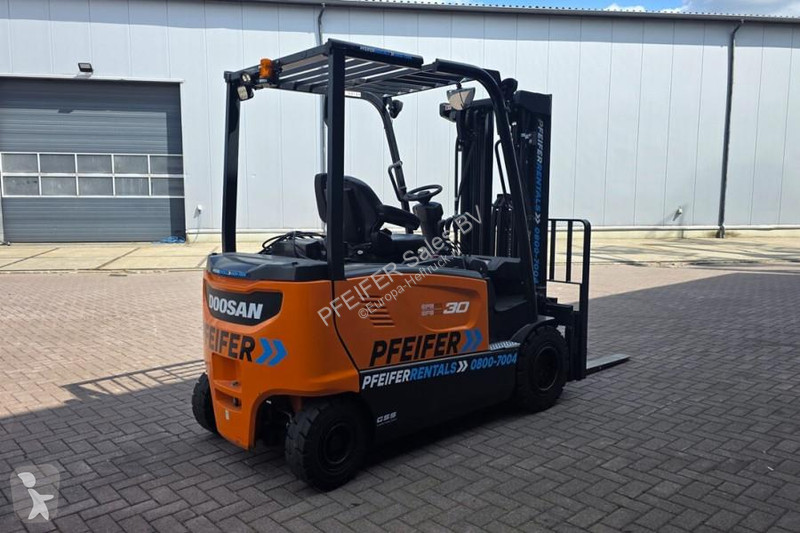 رافعة شوكية Doosan B30X-7 Plus Electric, 3 Tons...