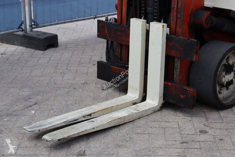 Teleskopický manipulátor Nissan KCUGH02F350