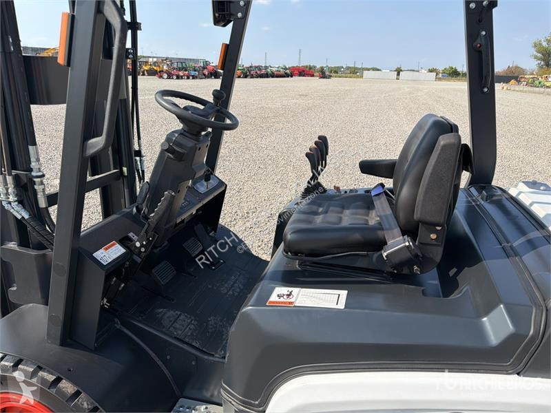 Навантажувач вилковий Bobcat D30NXP 3000 kg...