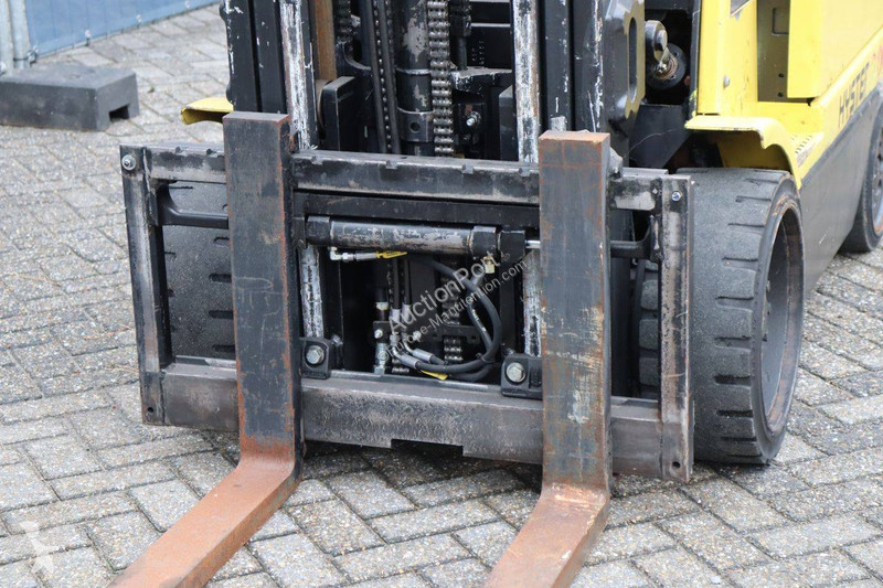 Hyster E3.00XM-847 Forklift