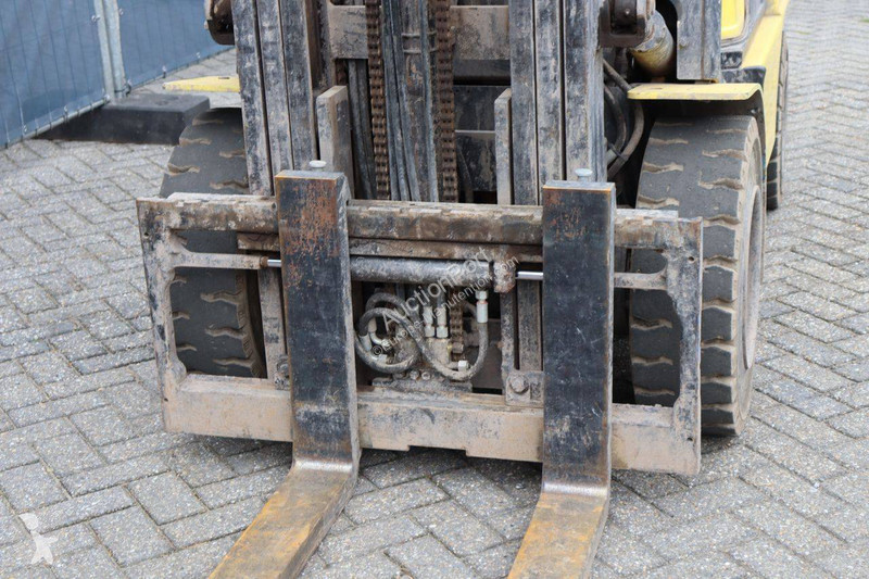 Hyundai 33L-7A Forklift