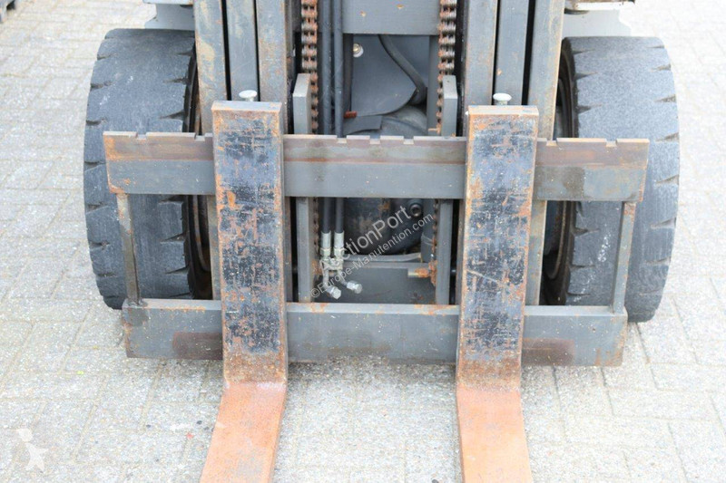 Nissan 30 Forklift