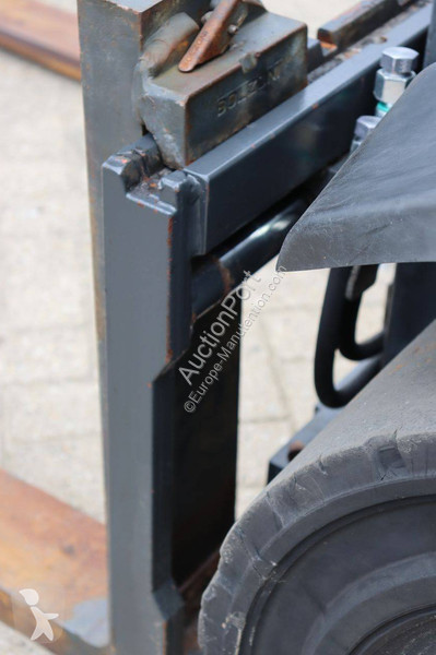 Chariot élévateur Linde D-02