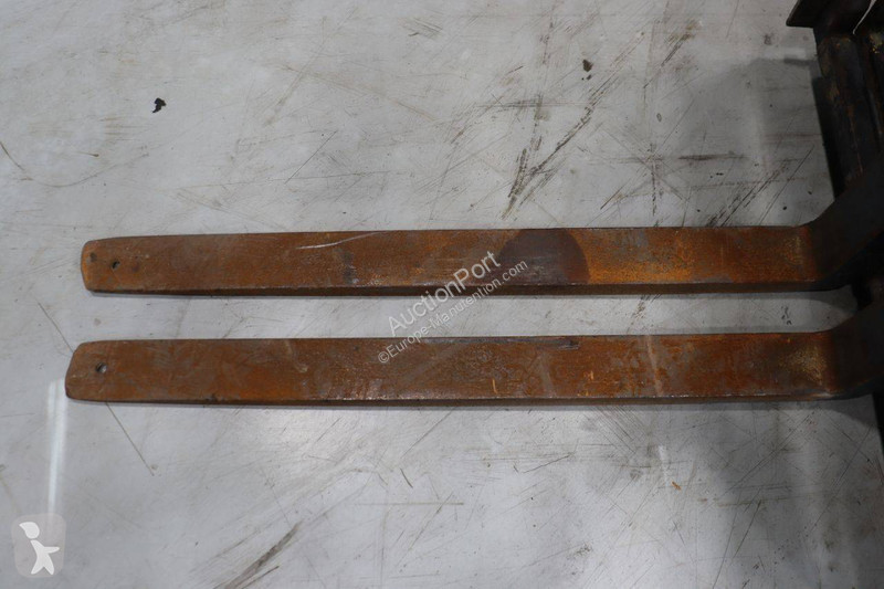 Teleskopický manipulátor Caterpillar DP25K
