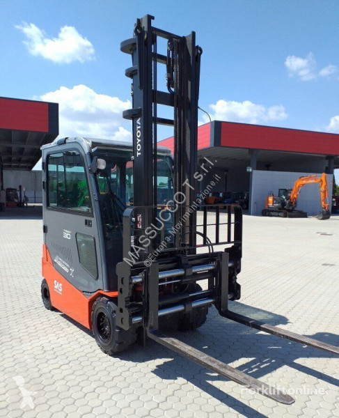 Carrello elevatore Toyota 8FBMT30