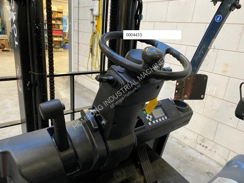 Teleskopický manipulátor Toyota 2 ton Traigo 20...