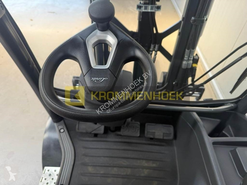 Teleskopický manipulátor Linde E 30 Demo
