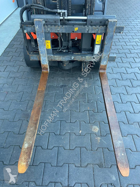 Teleskopický manipulátor Toyota 8FBET20