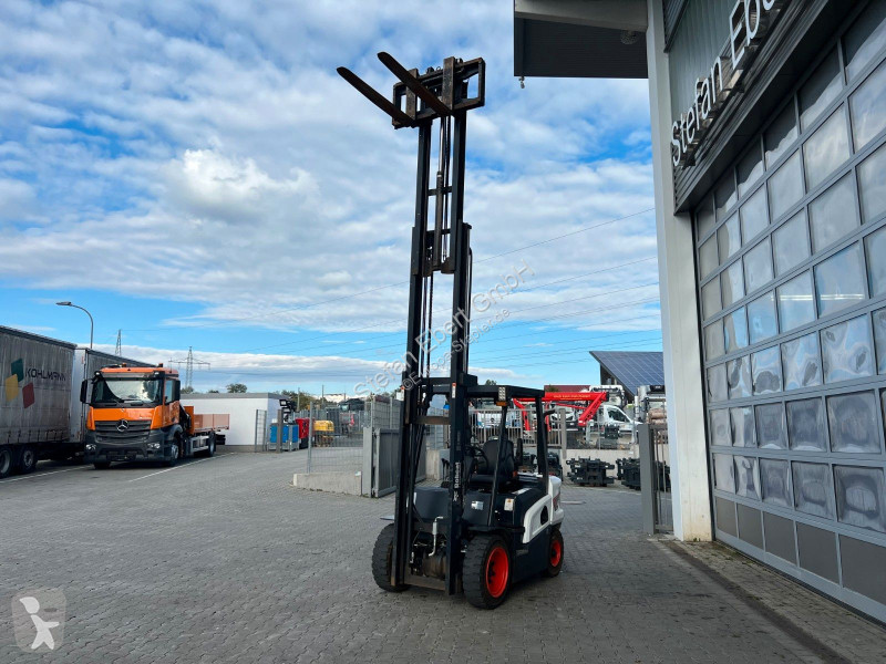 Teleskopický manipulátor Bobcat D30NXS / nur...
