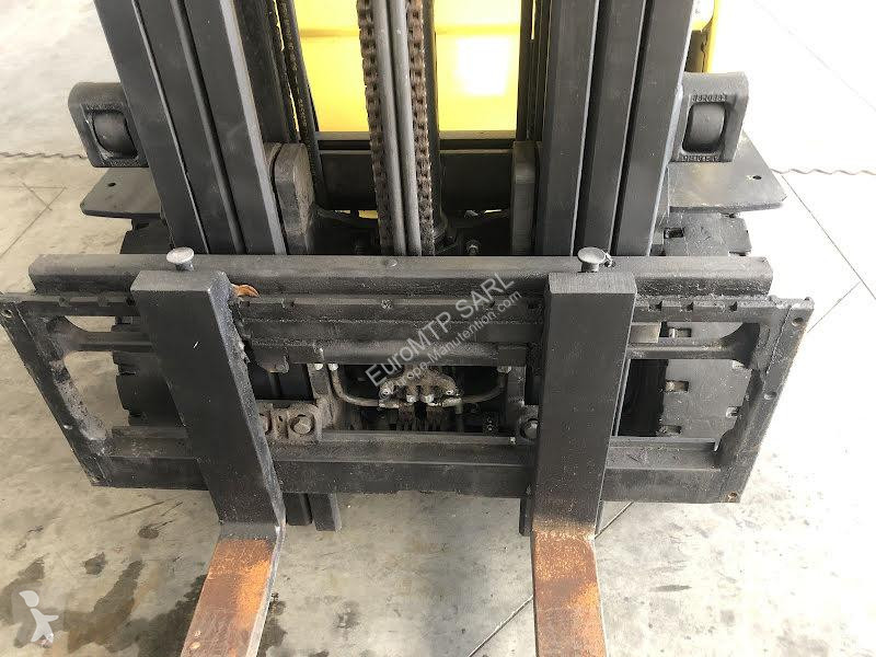 رافعة شوكية Hyster
