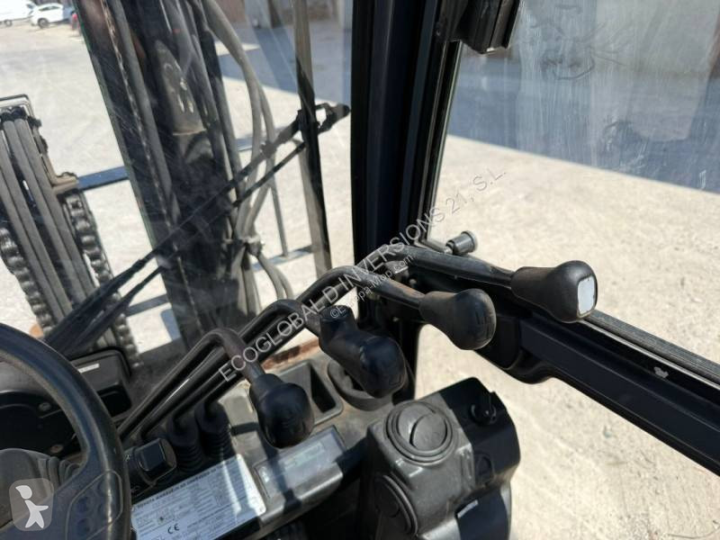 رافعة شوكية Toyota 02-8FDF30
