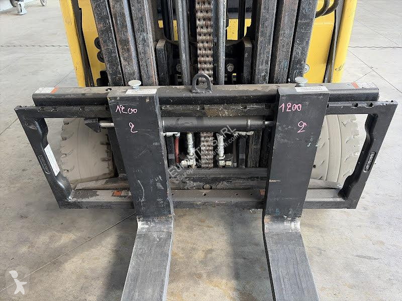 رافعة شوكية Hyster