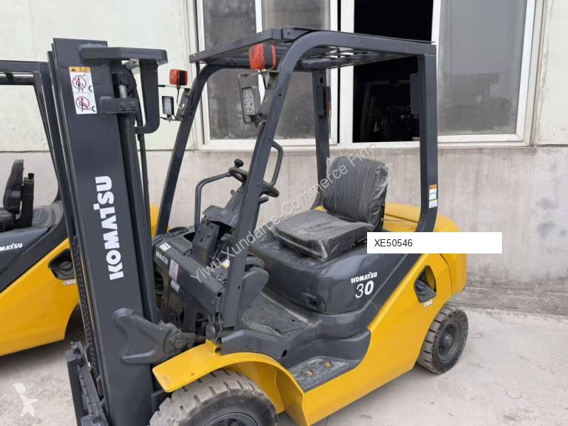 Teleskopický manipulátor Komatsu FD30