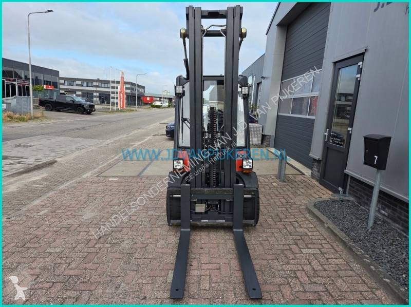 Heftruck Linde H30T-01 2012...