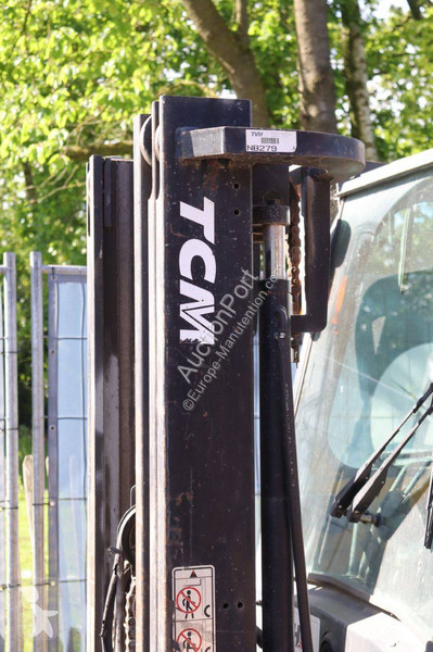 رافعة شوكية TCM FHD25T3