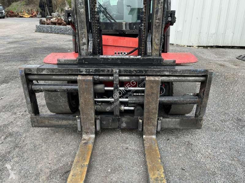 رافعة شوكية Manitou (6T / 4m)