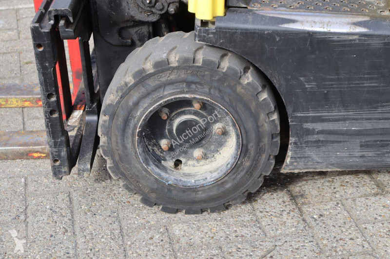 رافعة شوكية Hyster