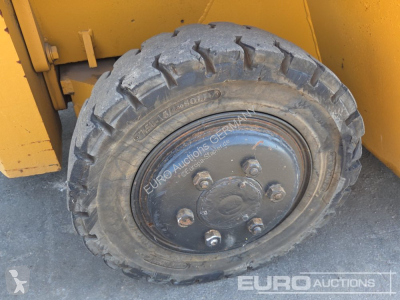 رافعة شوكية Caterpillar V130