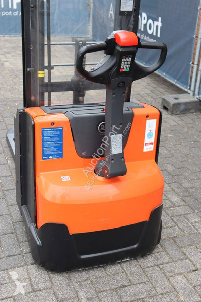 Teleskopický manipulátor BT SWE140L