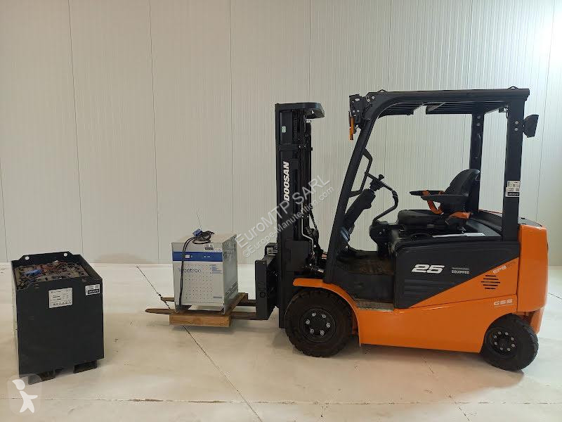 Empilhador elevador Doosan  B25NS