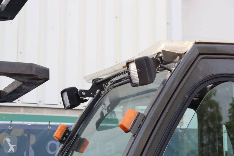 Nissan 30 Forklift
