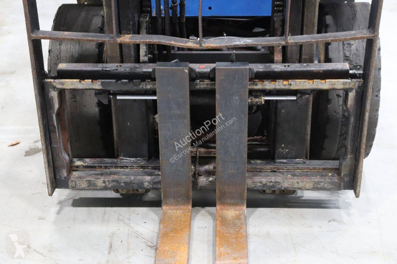 Teleskopický manipulátor Caterpillar DP25K