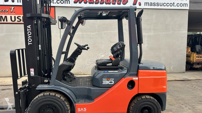رافعة شوكية Toyota 52-8FDF30
