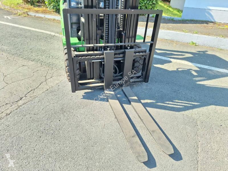 Teleskopický manipulátor Hangcha  XC30i