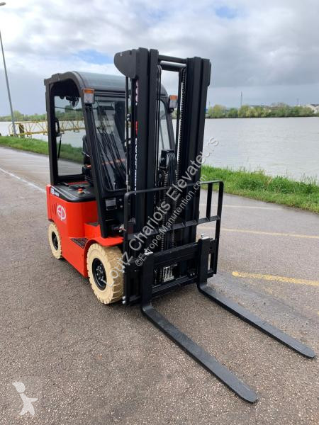 Chariot élévateur   EFL181