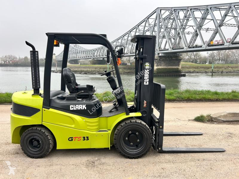 Chariot élévateur Clark  GTS33D