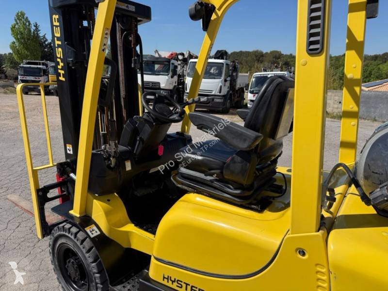 رافعة شوكية Hyster