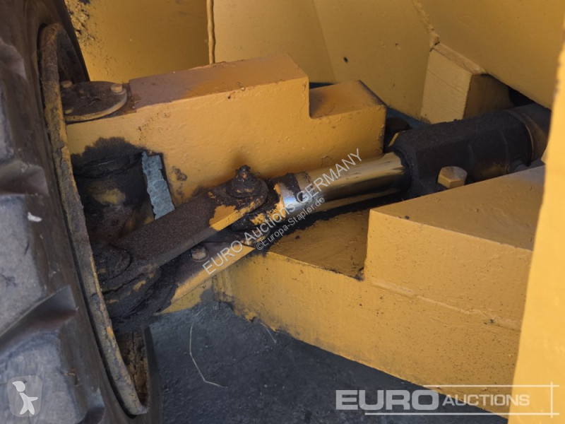 رافعة شوكية Caterpillar V130