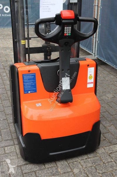 Teleskopický manipulátor BT SWE140L