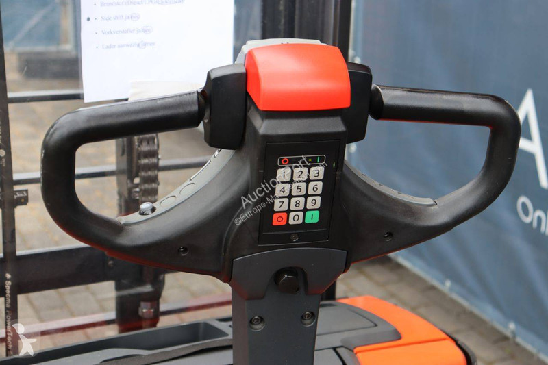 Teleskopický manipulátor BT SWE140L