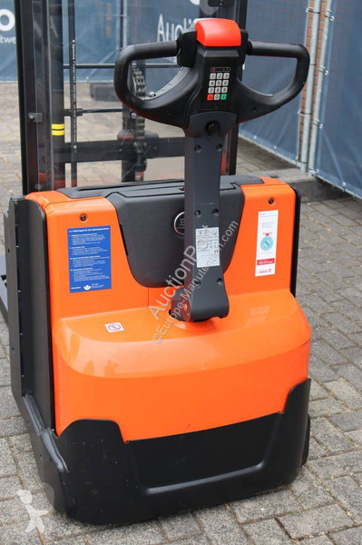 Teleskopický manipulátor BT SWE140L