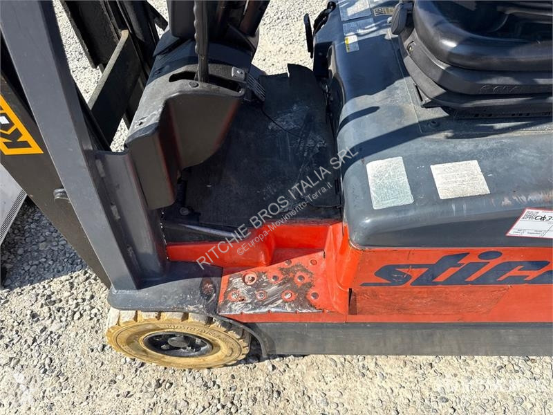 可升降式叉车 Toyota 7FBEF18 1800 kg Electric Forklift