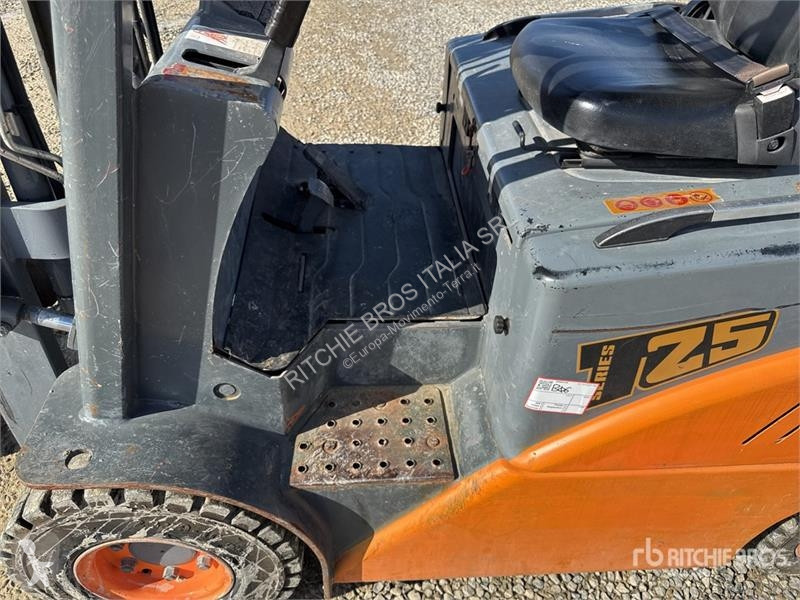 可升降式叉车  Eurocosmec CPD25F8 2500 kg Electric...