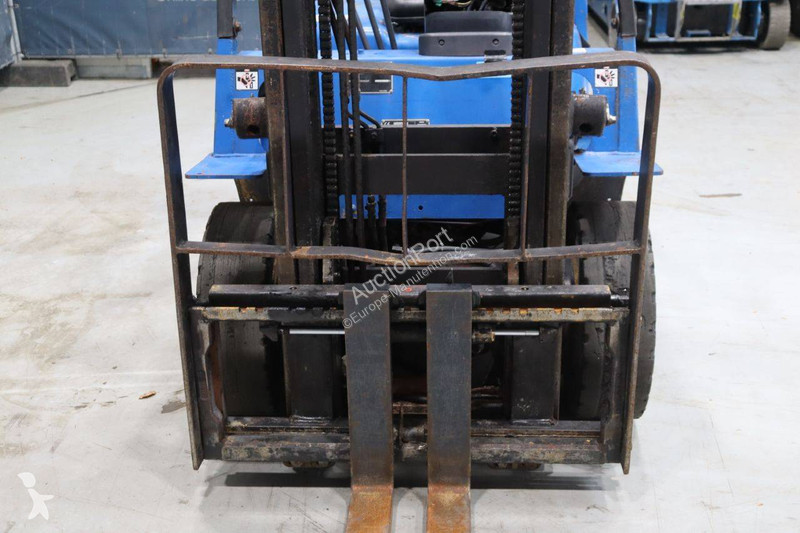 Teleskopický manipulátor Caterpillar DP25K